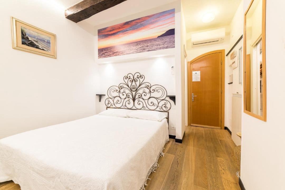 Photo of Bedroom in Vernazza
