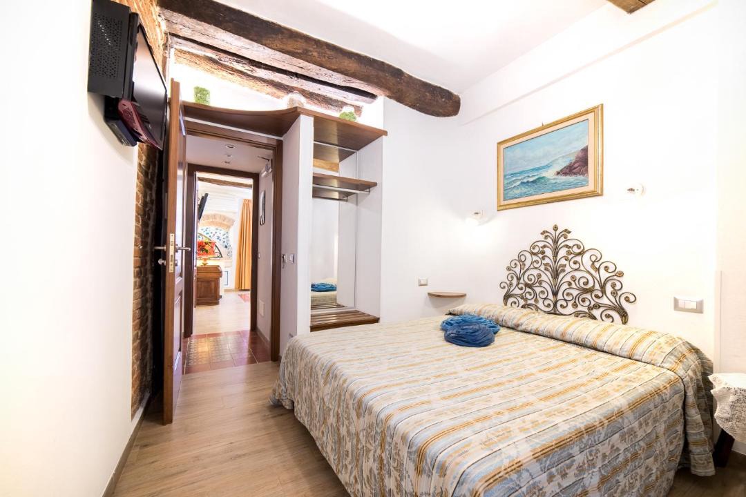 Photo of Bedroom in Vernazza