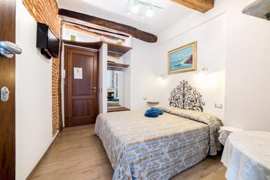 Photo of Bedroom in Vernazza