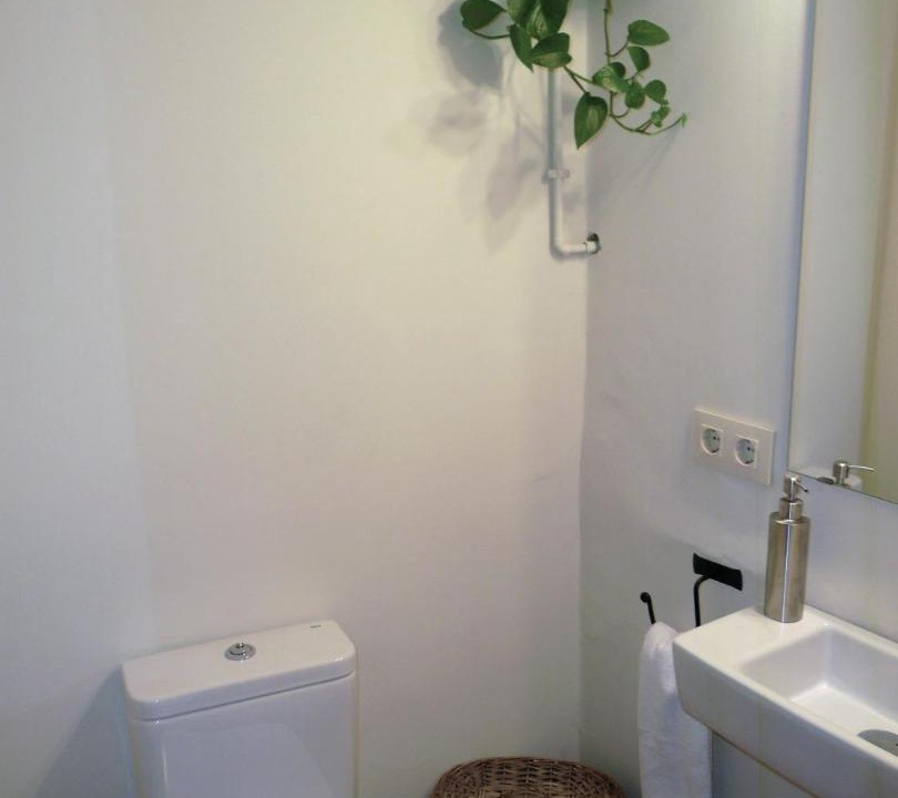 Photo of Bathroom in Monells