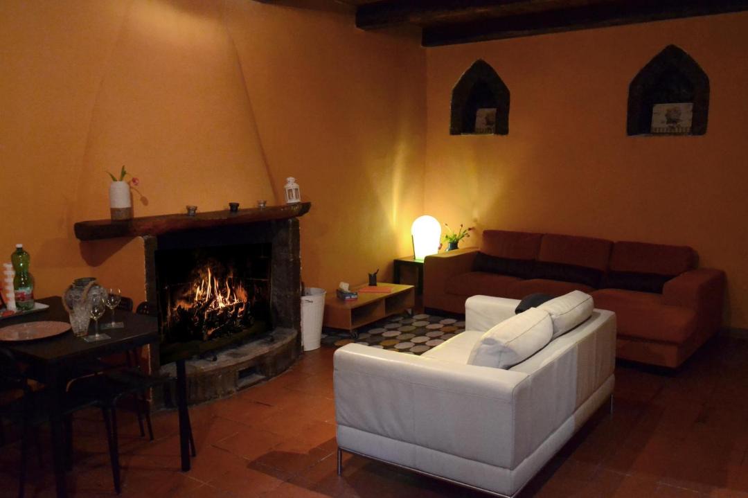 Photo of Livingroom in Calcata Historic Town