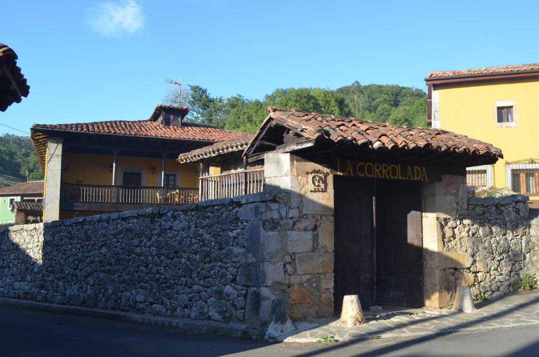 Photo of Buildings in Avin
