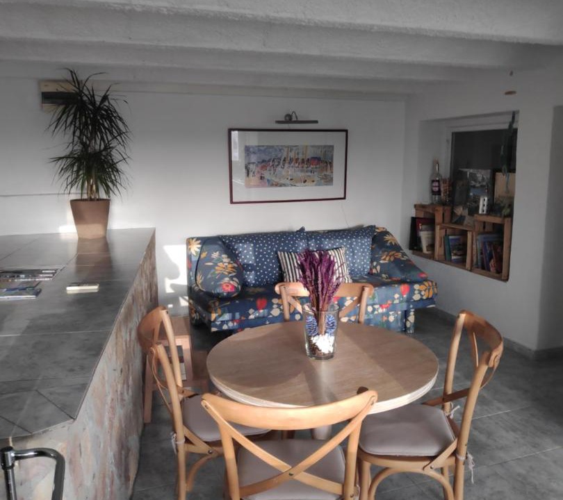 Photo of Livingroom in Roses Town Center