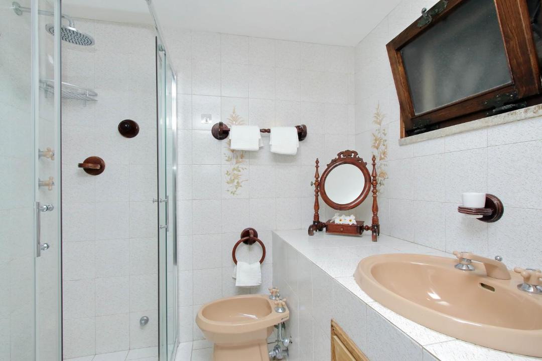 Photo of Bathroom in Faro