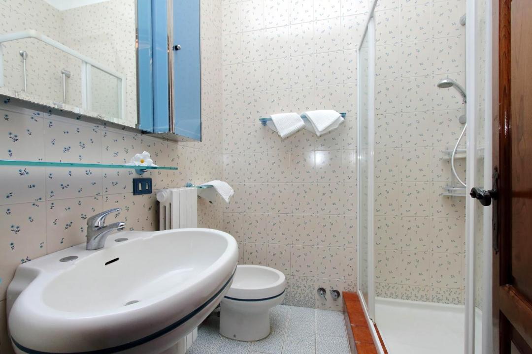 Photo of Bathroom in Faro