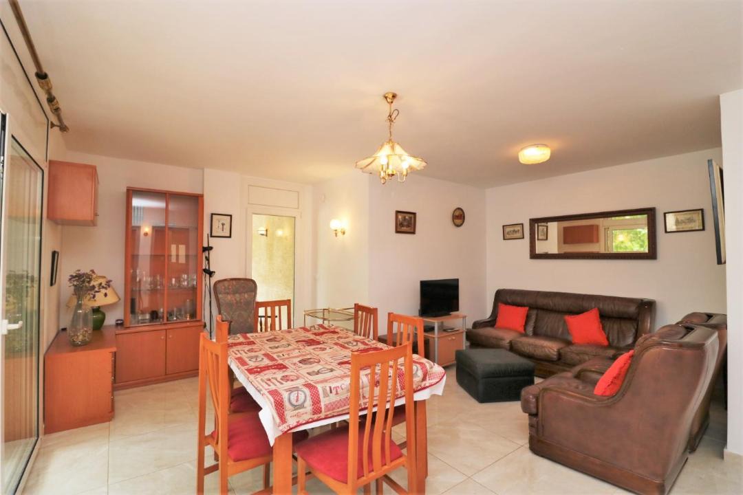 Photo of Livingroom in Roses Town Center