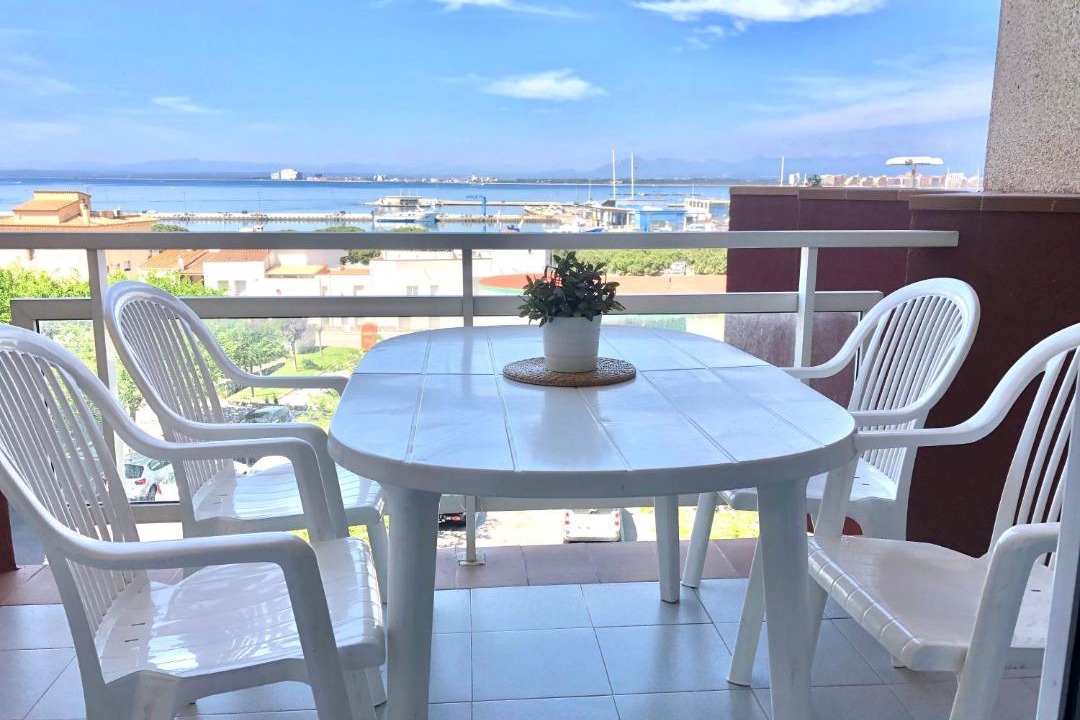 Photo of Patio Balcony in Roses Town Center