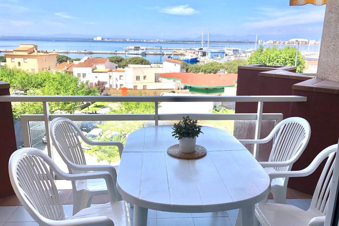 Photo of Patio Balcony in Roses Town Center