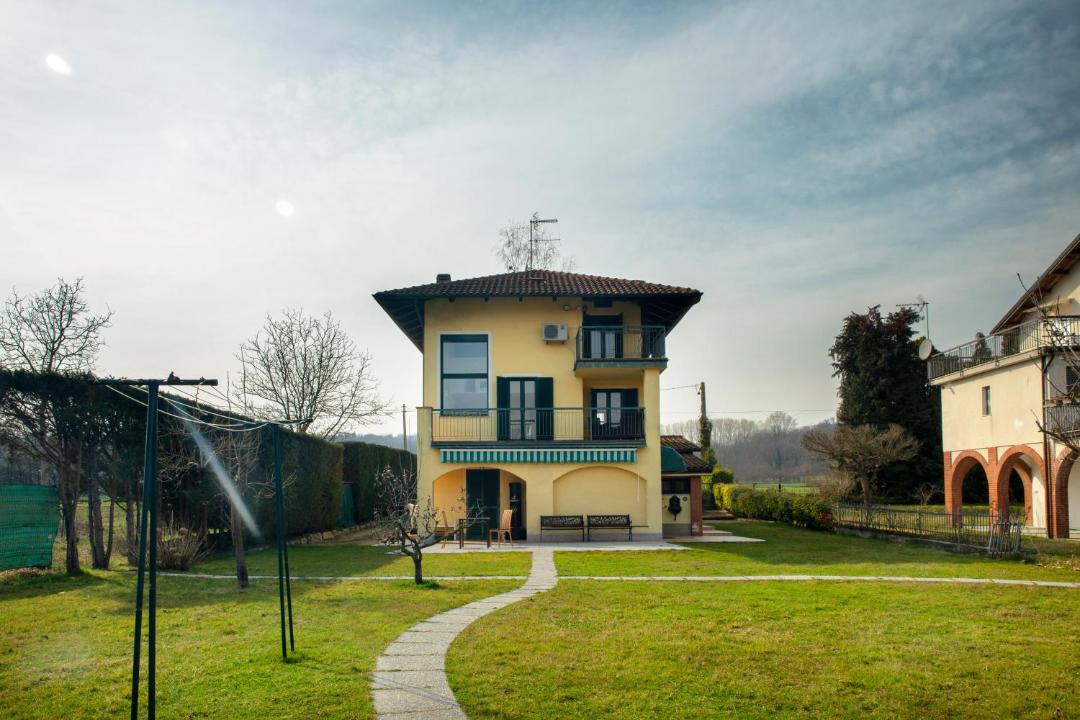 Photo of Buildings in Candia Canavese
