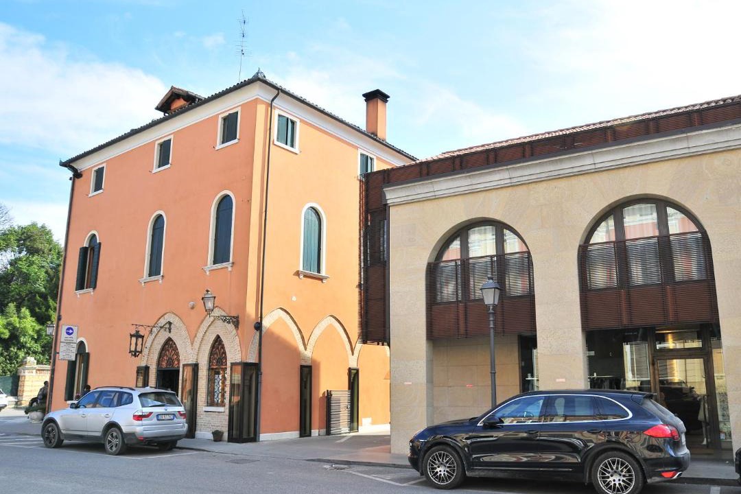 Photo of Others in Mirano