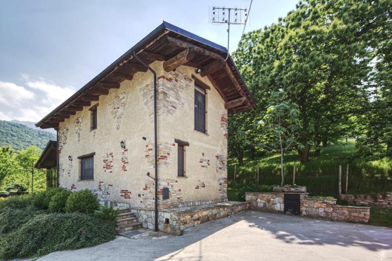 Photo of Buildings in Peveragno