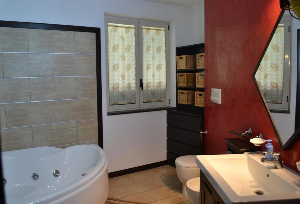 Photo of Bathroom in Laura