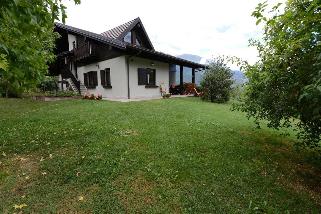 Photo of Buildings in Gravere