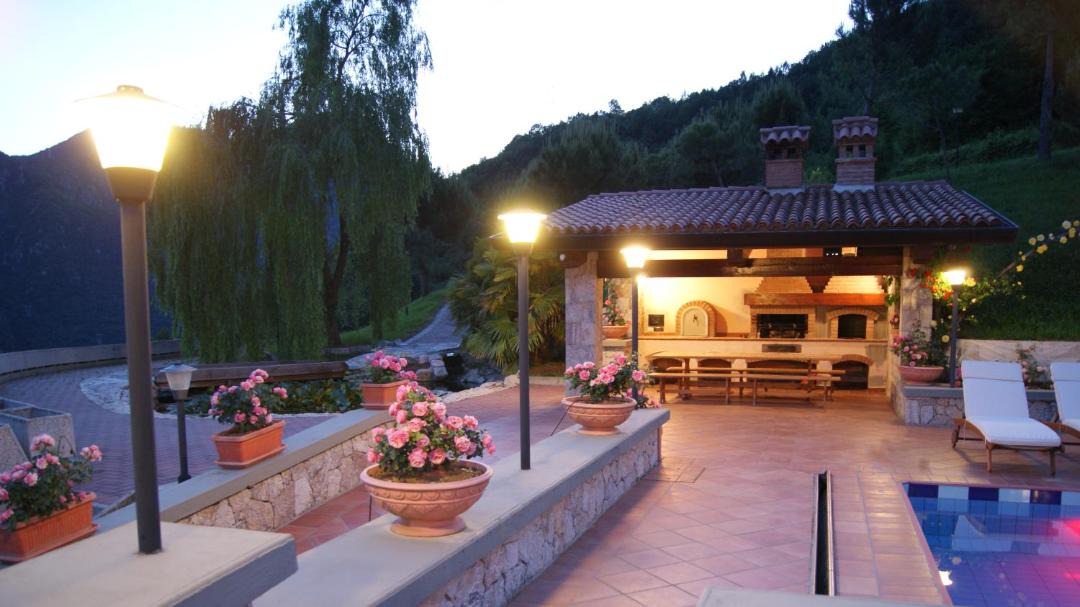 Photo of Others in Bracca