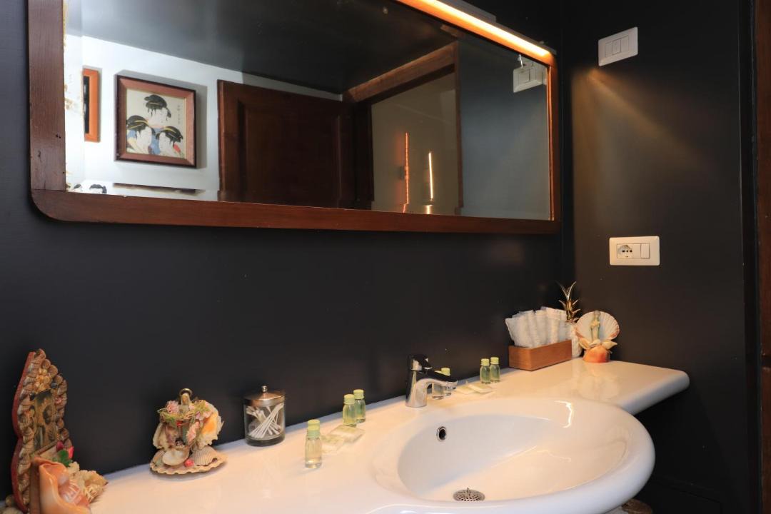Photo of Bathroom in Esquilino