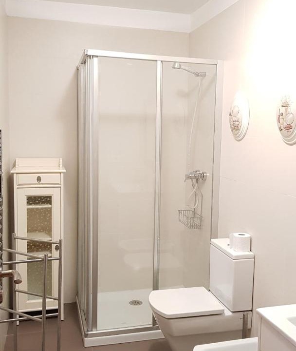 Photo of Bathroom in Cue