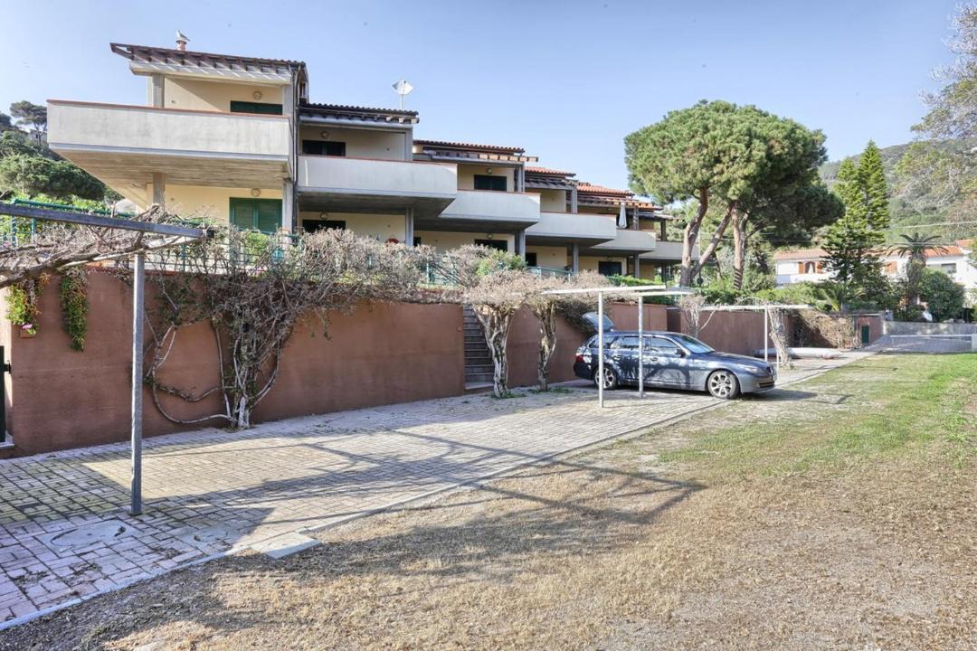 Photo of Buildings in Morcone