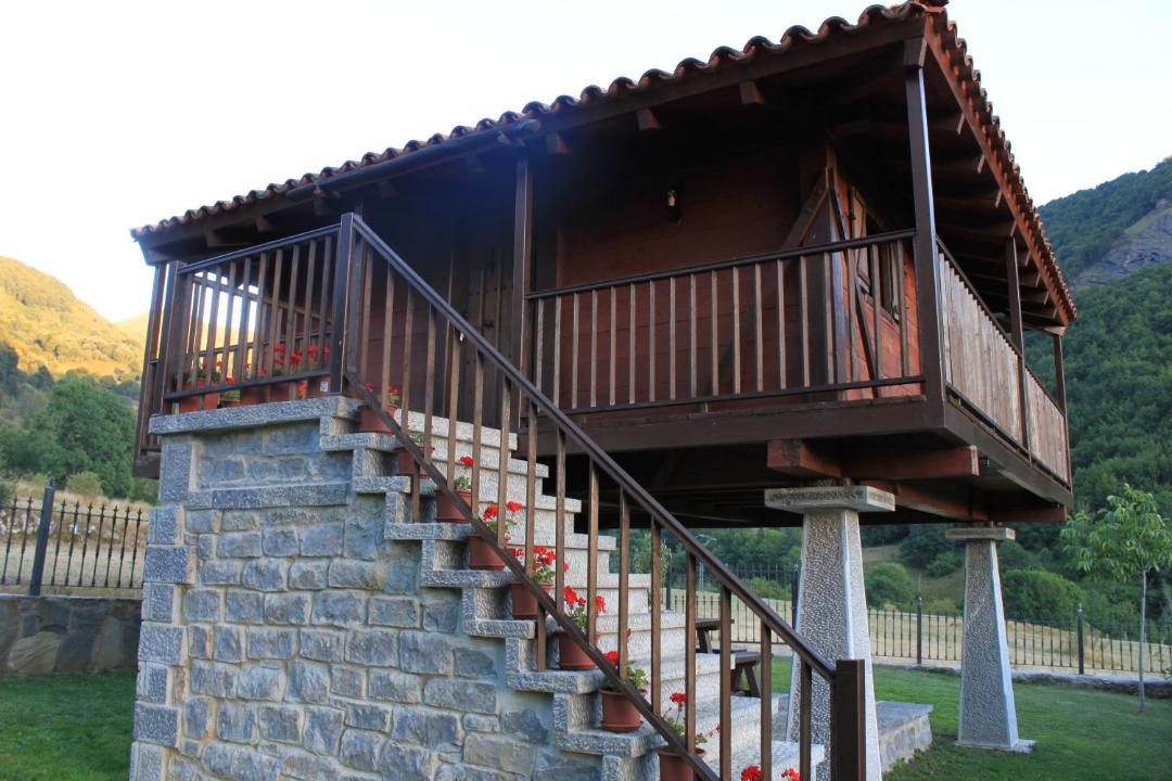 Photo of Buildings in Santa Maria de Valdeon