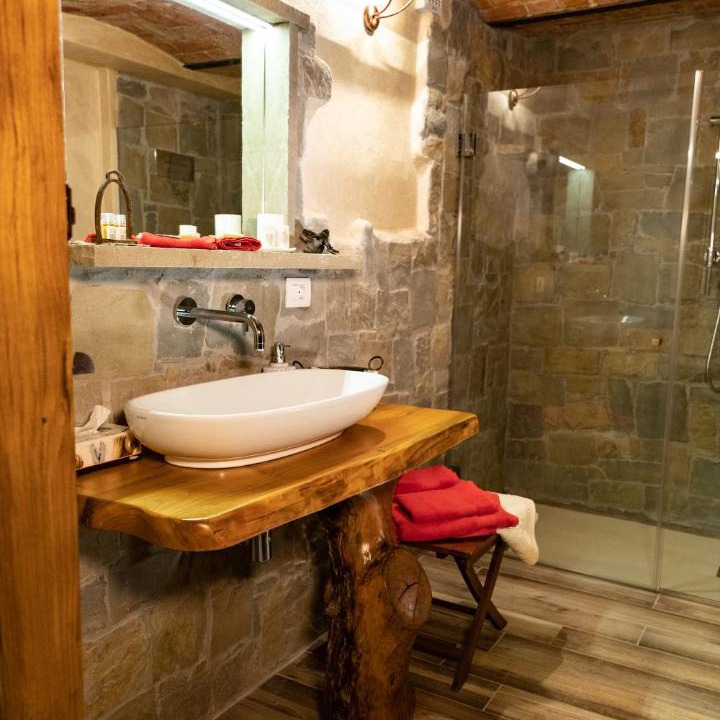 Photo of Bathroom in San Giorgio Scarampi