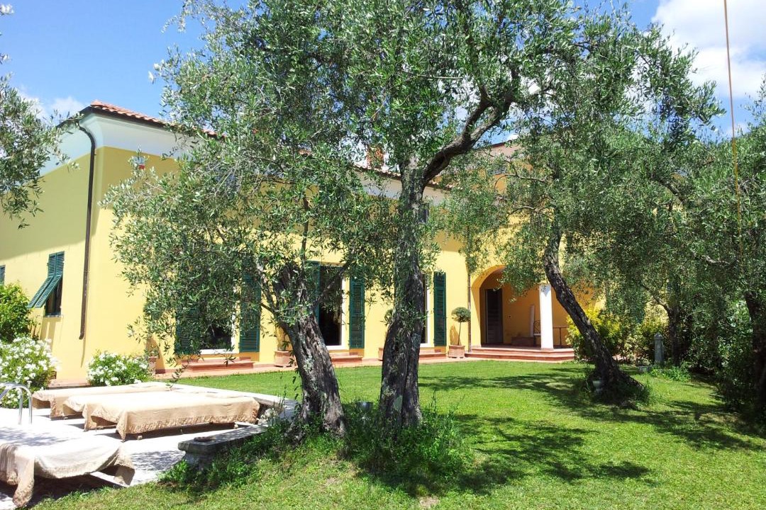 Photo of Buildings in Bolano