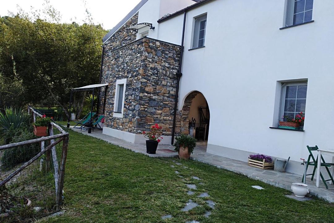 Photo of Buildings in Onzo