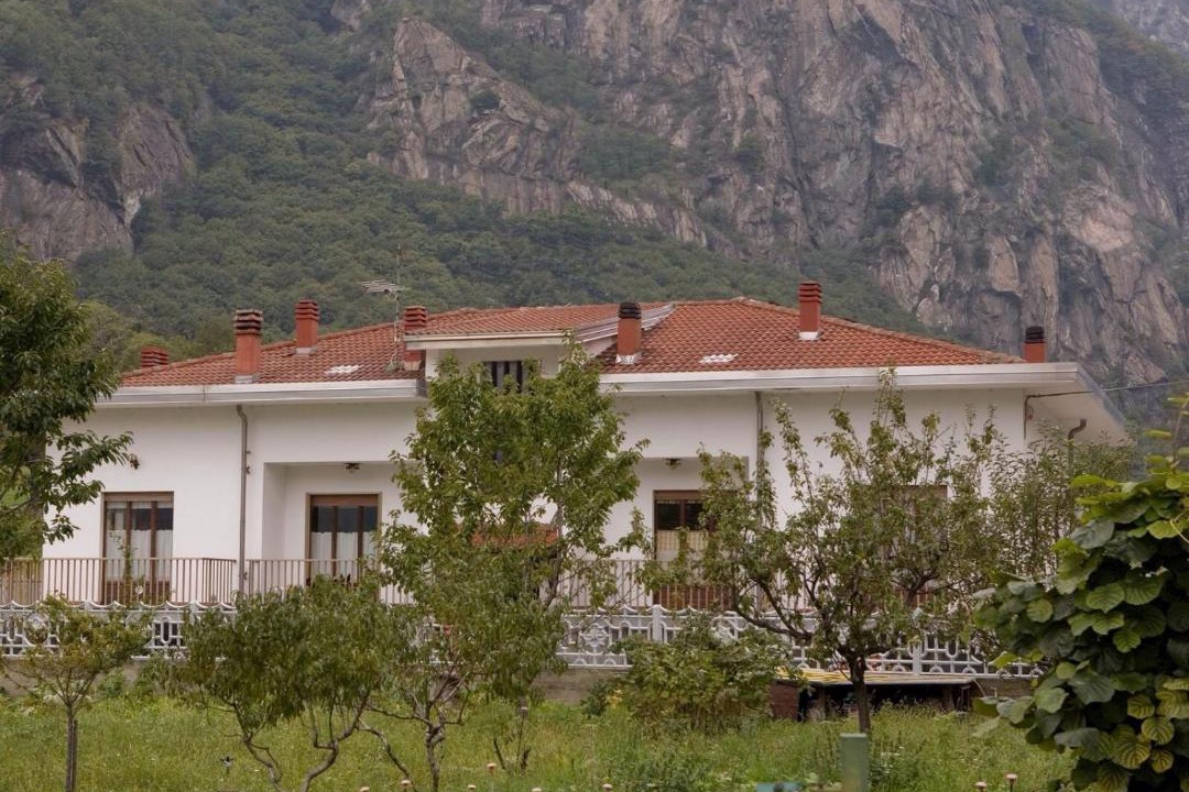 Photo of Buildings in Donnas