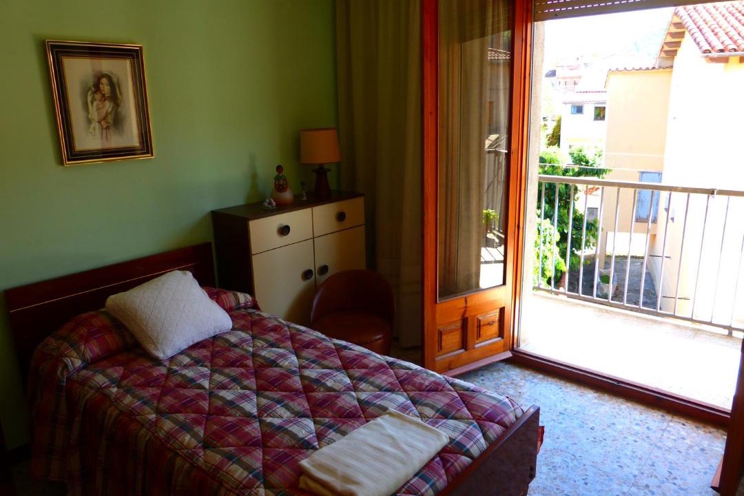 Photo of Bedroom in Campdevanol