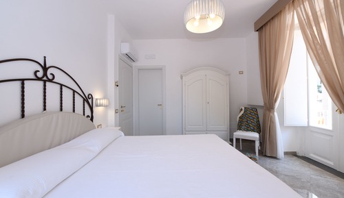 Deluxe Double Room (Room 3)