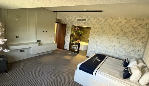 Junior King Suite