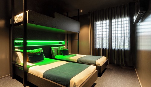Triple Street View Ensuite Room