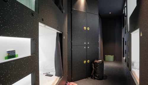 Bed in Female Sextuple Ensuite Room