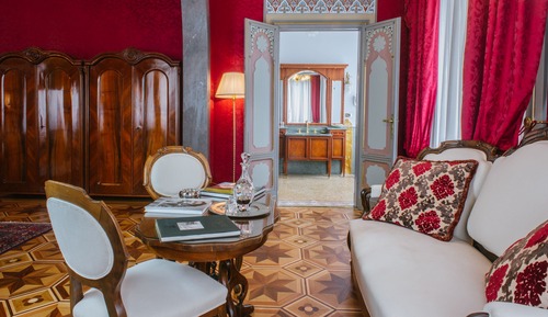 Suite, Lake View