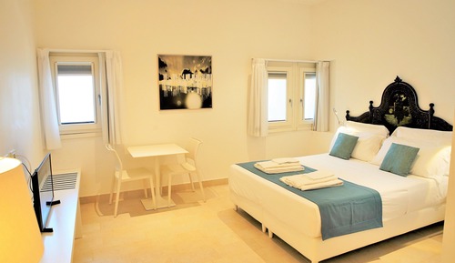 Room, Sea View