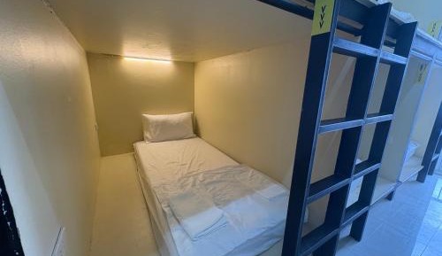 Single Bed in Male Dormitory Room with Shared Bathroom