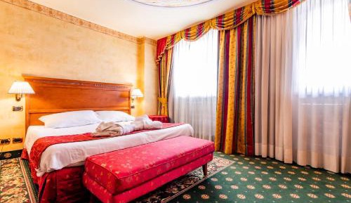 Deluxe Double or Twin Room