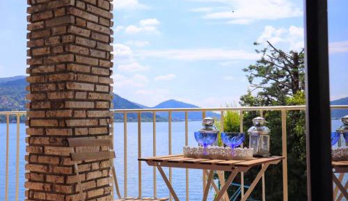 Studio Apartment with Lake View
