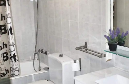 Tarragona Apartment | Italia -Triple Room with Private Bathroo