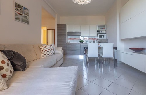 Villa Musone Apartment | Cosy apartment for 4 people with WIFI, A/C, TV, terrace, pets allowed, panoramic view and parking