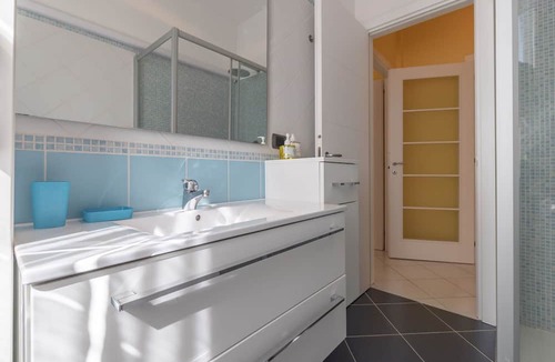 Villa Musone Apartment | Cosy apartment for 4 people with WIFI, A/C, TV, terrace, pets allowed, panoramic view and parking