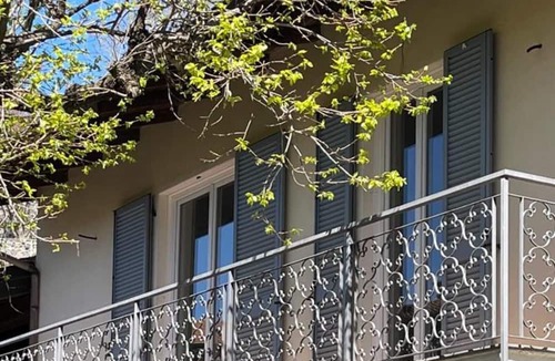 Invorio Apartment | Holiday Apartment 'La Casina Tra I Laghi' with Private Garden and Wi-Fi