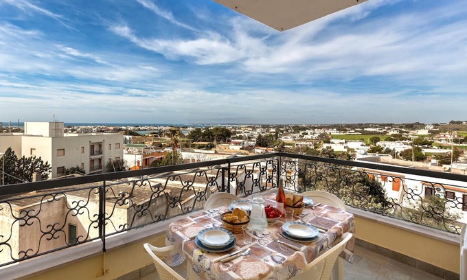 Scala di Furno Apartment | 3730 Appartamento Valencia by BarbarHouse